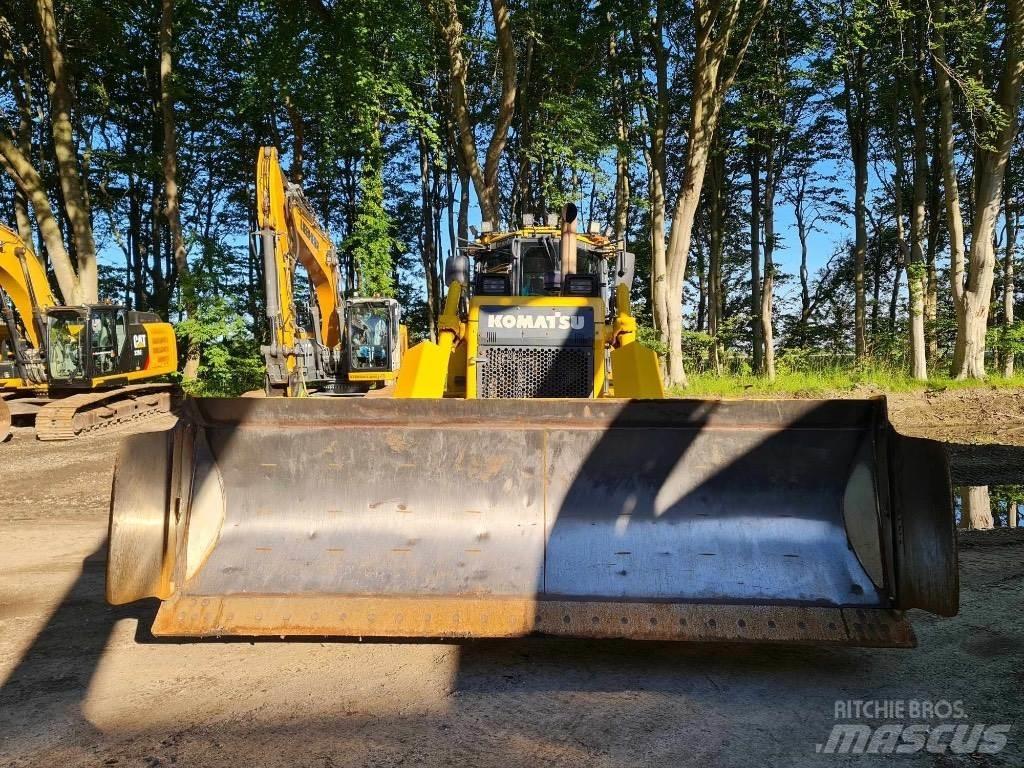 Komatsu D65PX-17 Pásové dozery