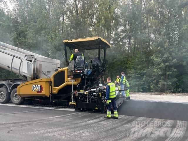 CAT AP 555 Finišery