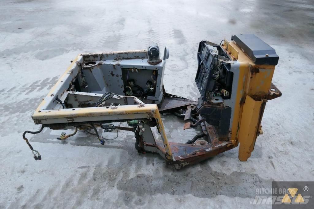 CAT 220-2800 Kabiny a interiér