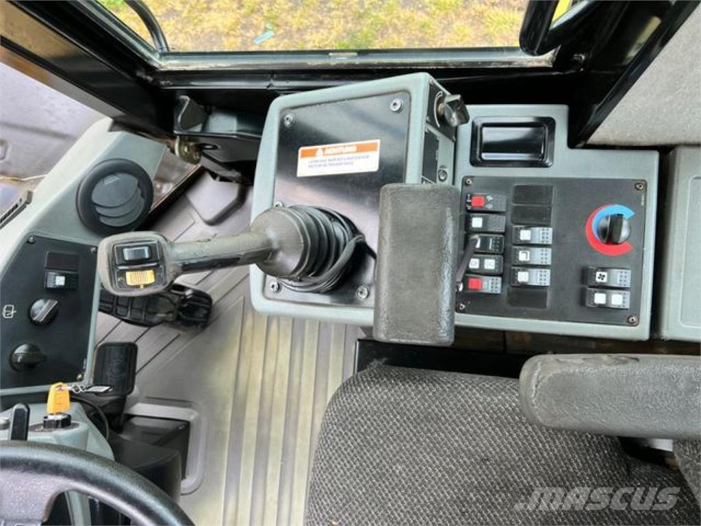 CAT 930H Kolové nakladače