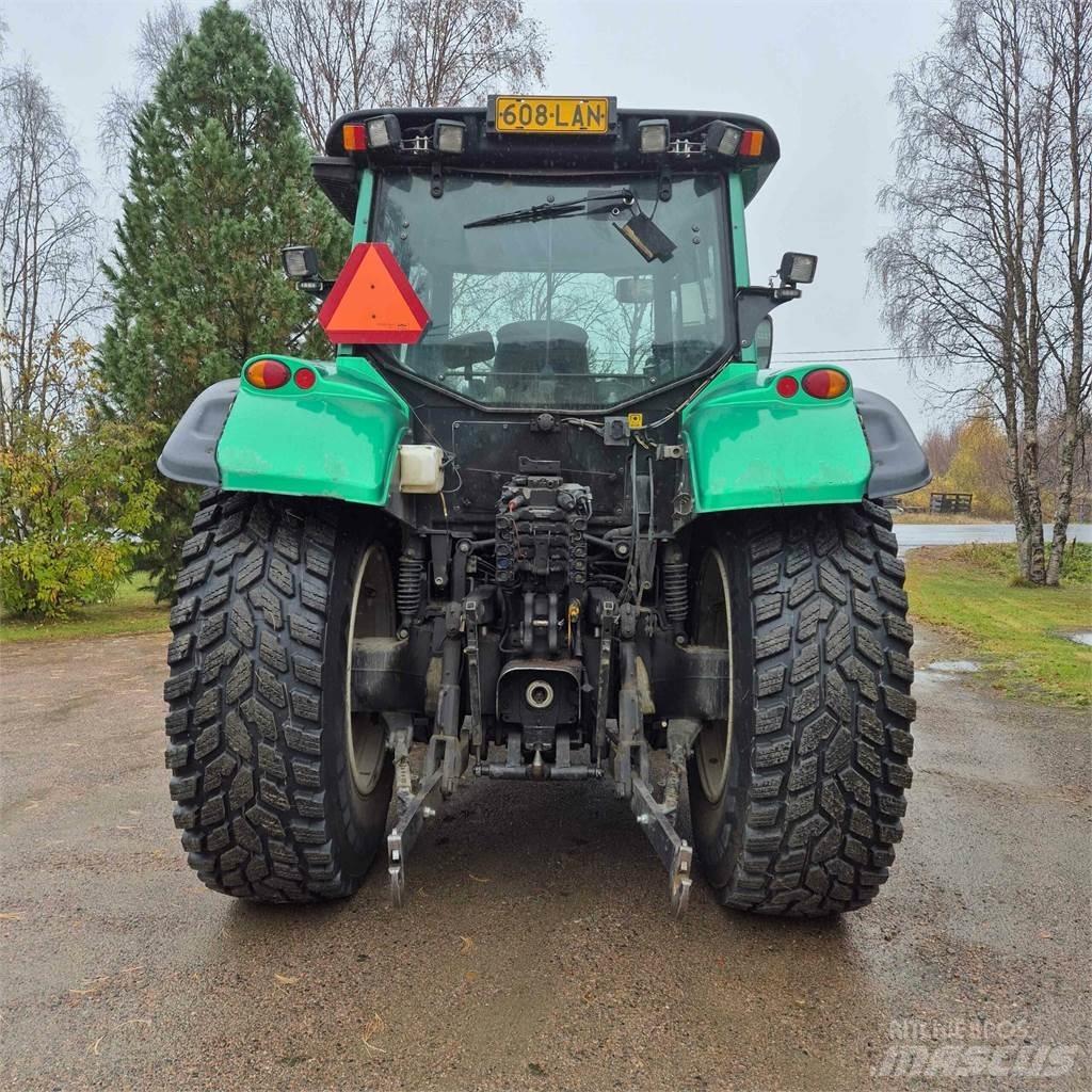 Valtra T182 Versu Traktory