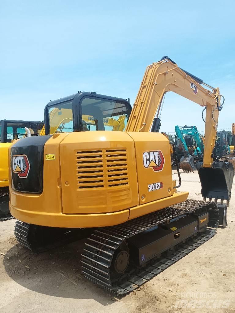 CAT 307E2 Midi rýpadla 7t - 12t