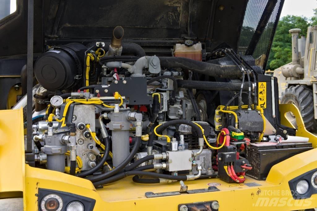 Bomag BW 28 RH Pneumatikové válce