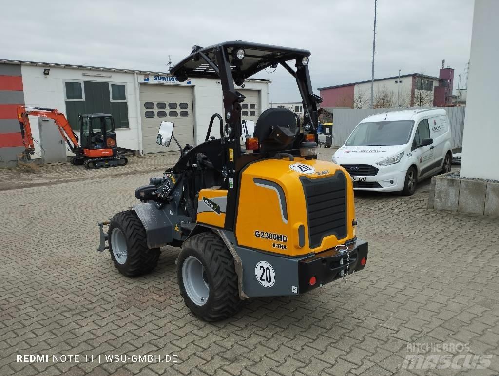 GiANT G2300 Xtra HD Smykem řízené nakladače