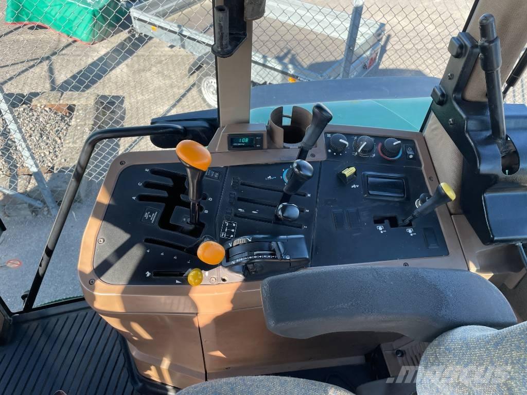 John Deere 7710 Traktory