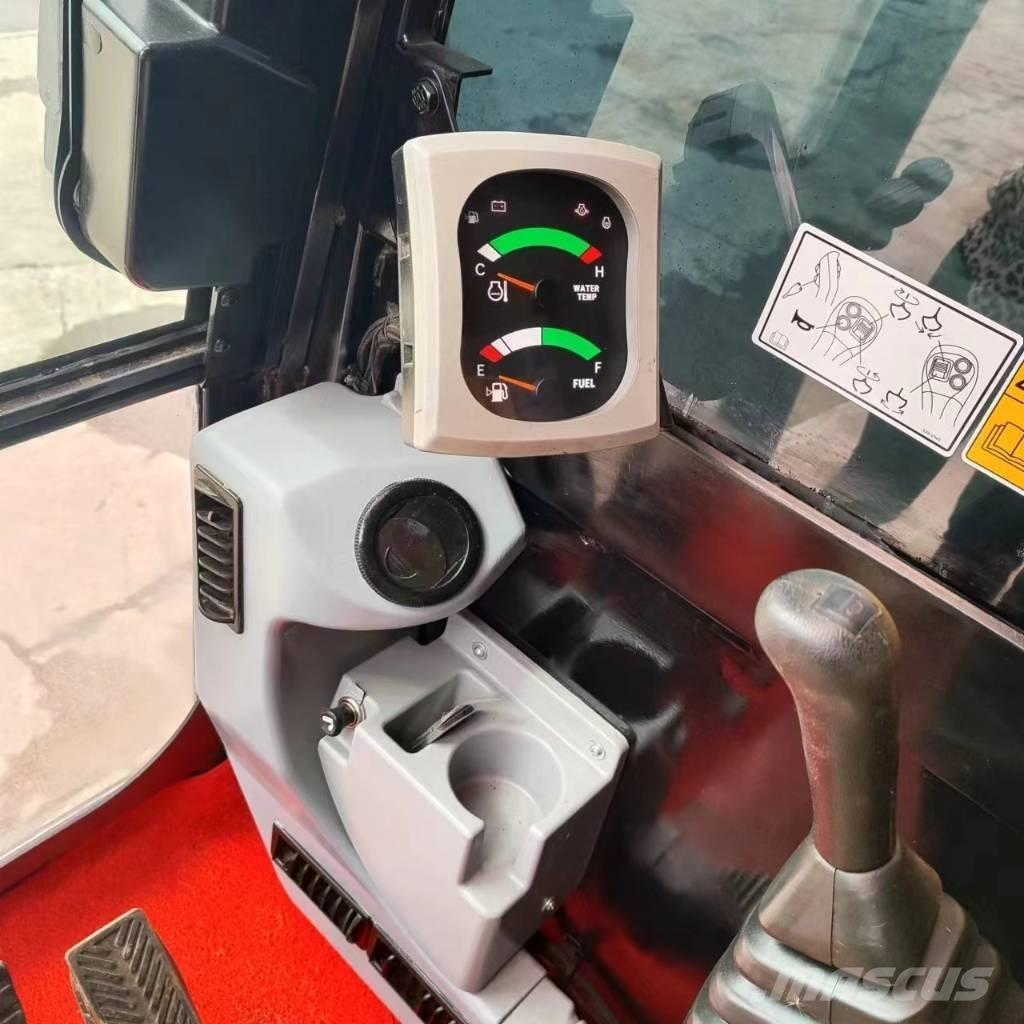 CAT 307E2 Teleskopické kolové nakladače
