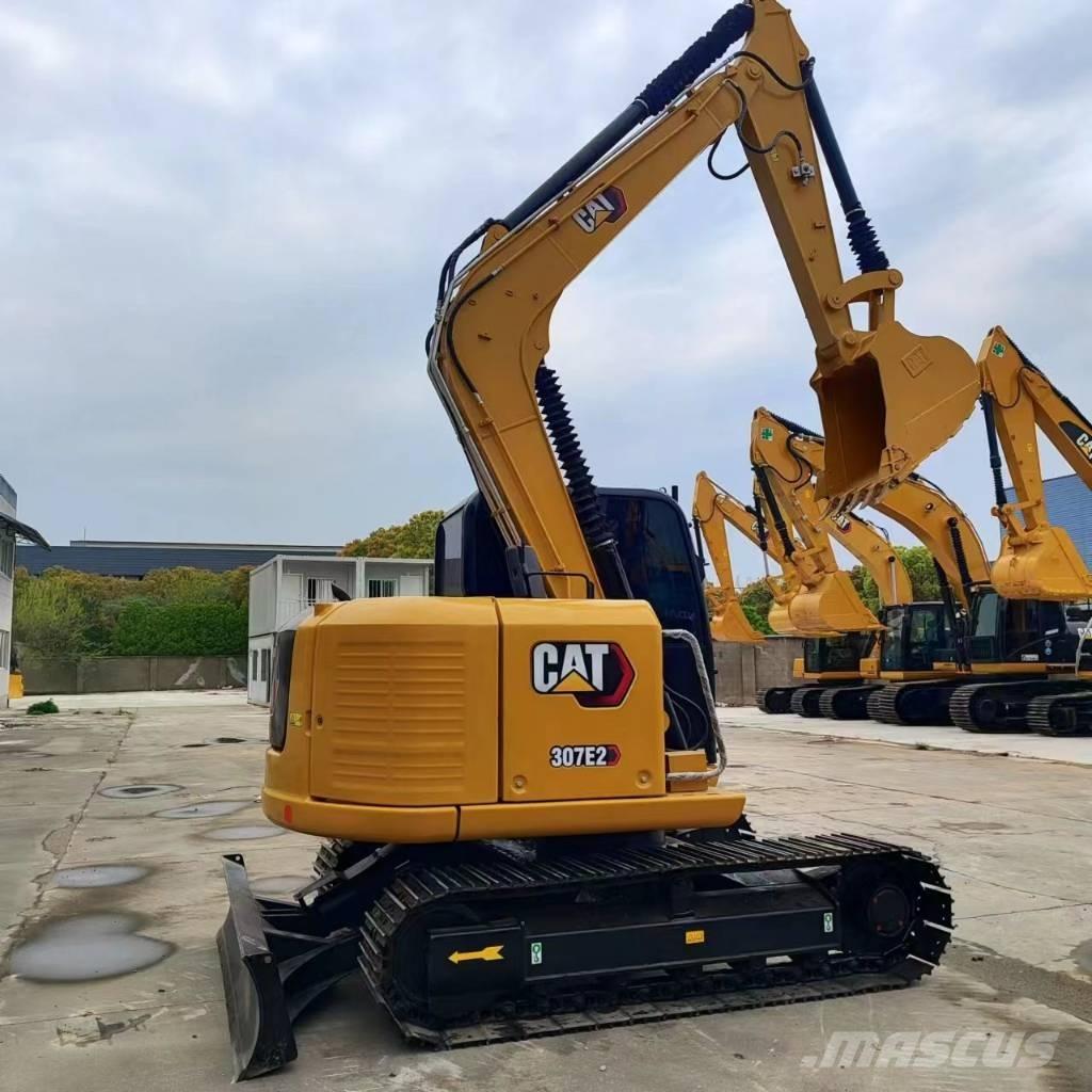 CAT 307E2 Teleskopické kolové nakladače