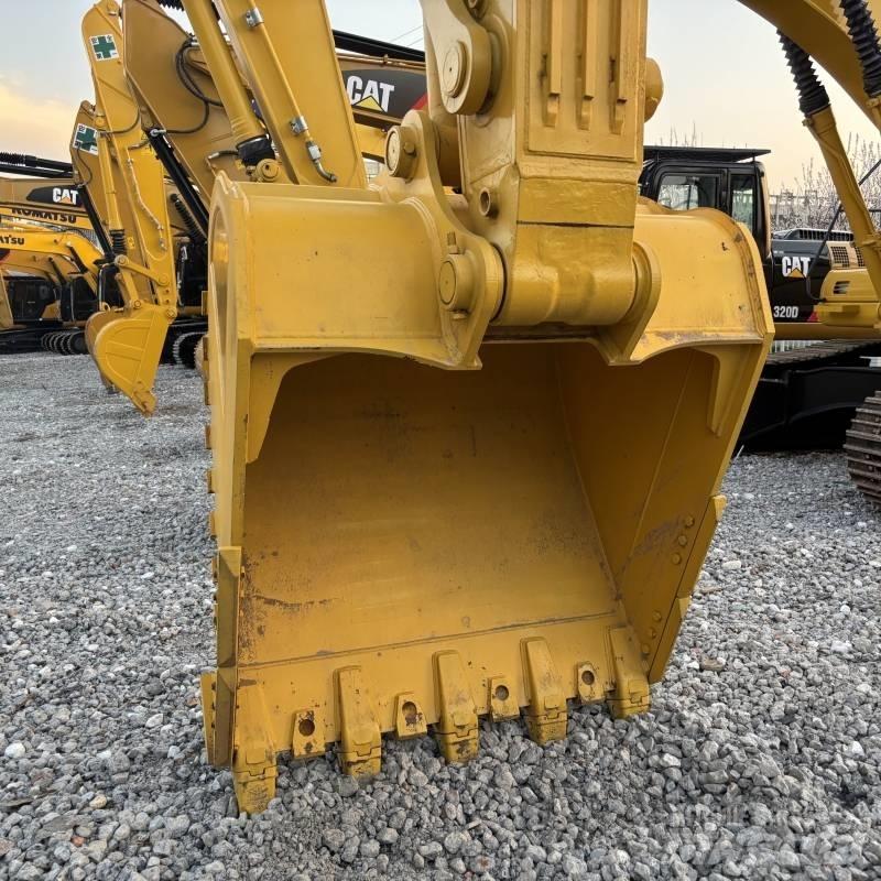 Komatsu PC 450 Pásová rýpadla
