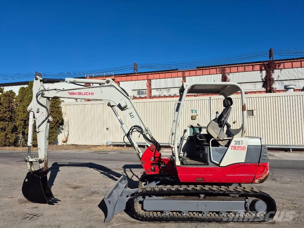 Takeuchi TB 250 Pásová rýpadla