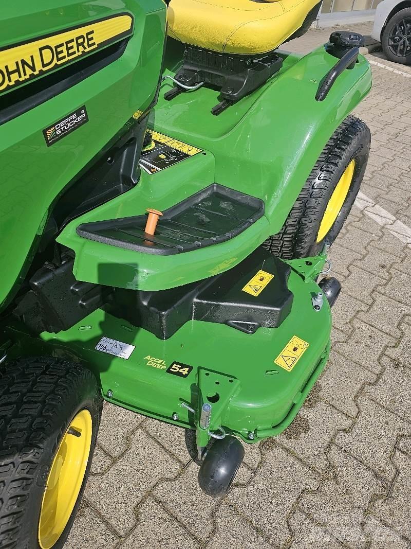John Deere X590 Žací stroje