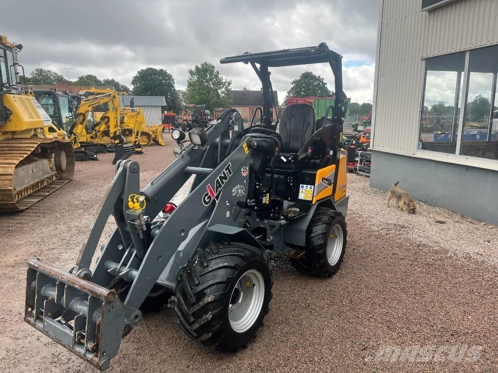 GiANT G 2300 HD Víceúčelové nakladače