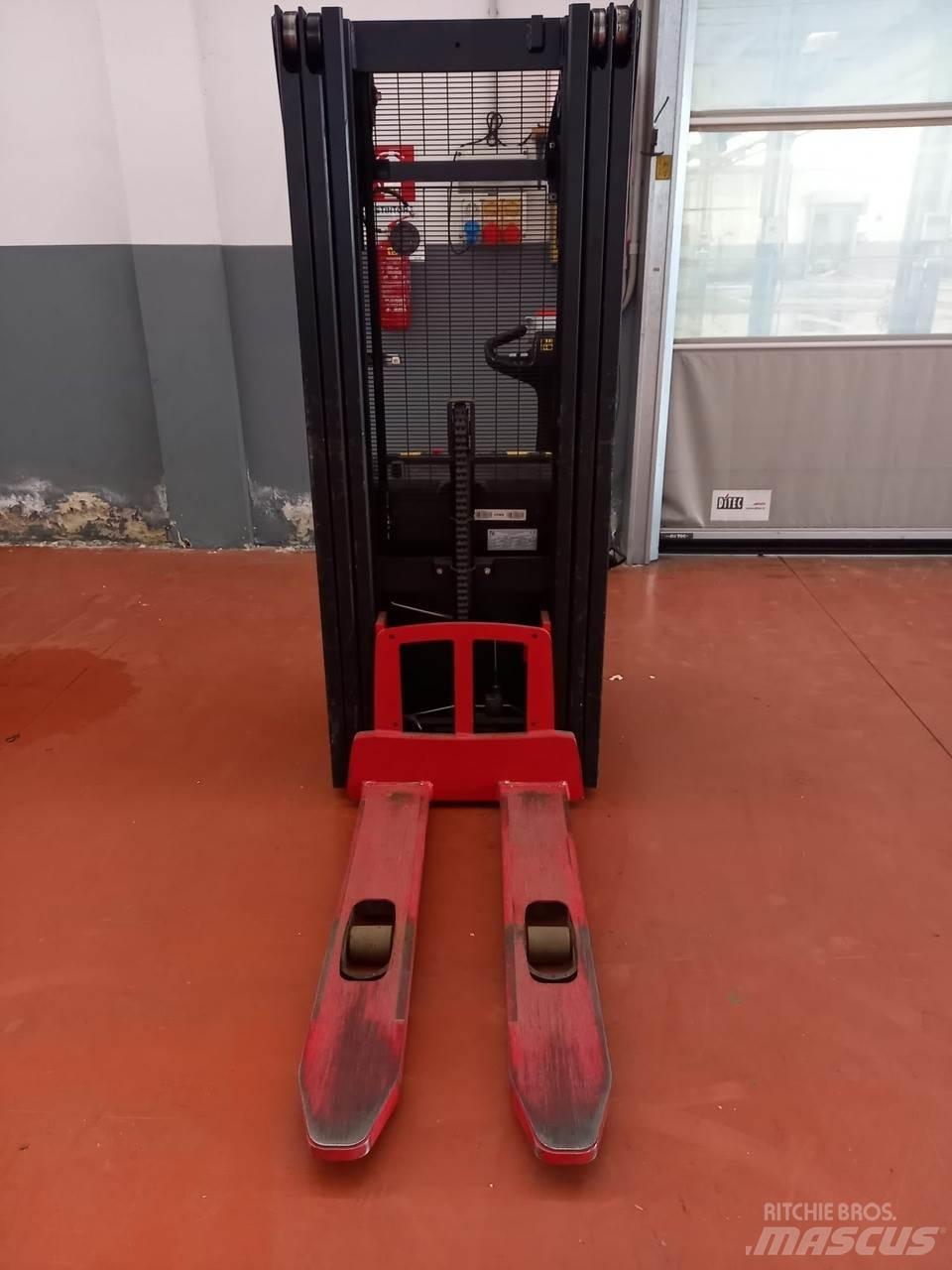 Hyster S1.2 Ručně vedené vysokozdvižné vozíky