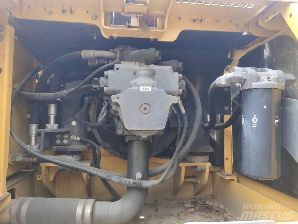 Komatsu PC 350-7 Pásová rýpadla