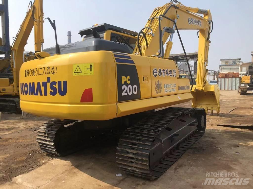 Komatsu PC 220-8 Pásová rýpadla
