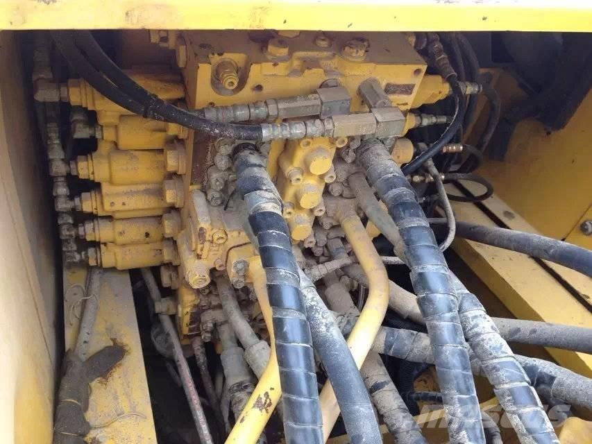 Komatsu pc220-7 Pásová rýpadla