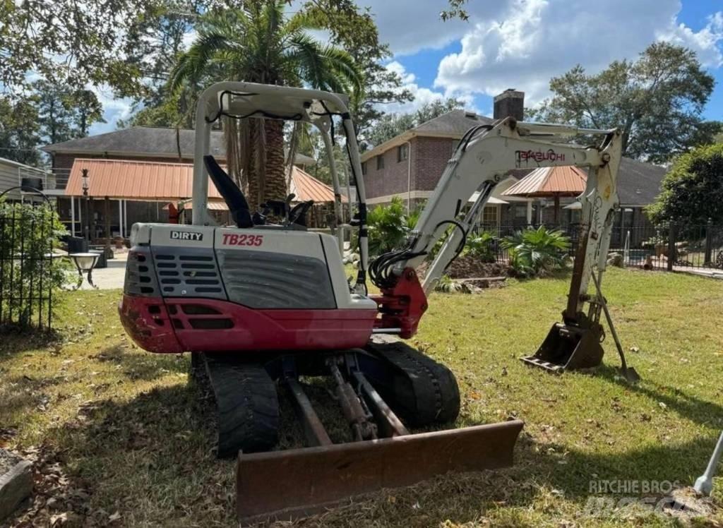 TAKEUCHI TB235 Pásová rýpadla