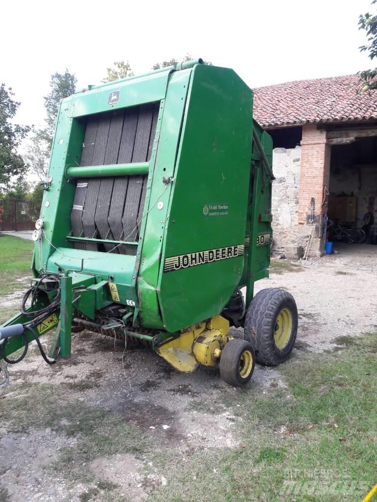 John Deere 590 Lis na válcové balíky