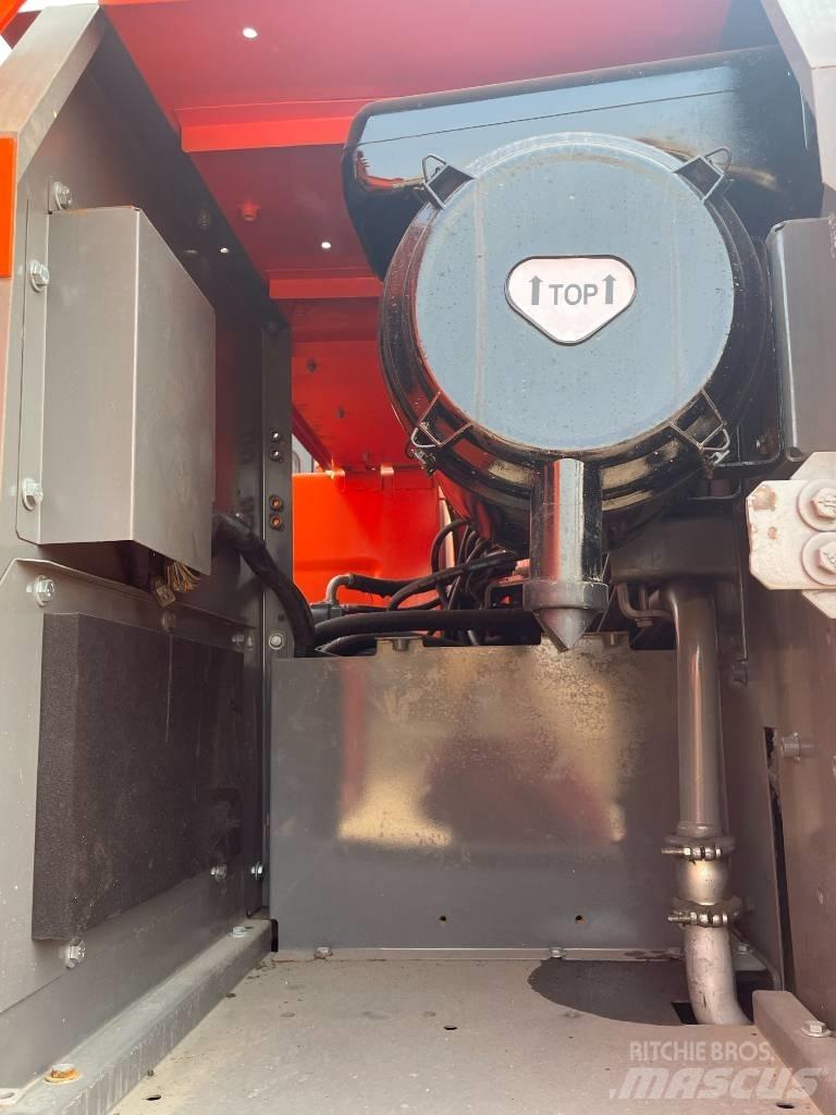 Hitachi ZX 210 Pásová rýpadla
