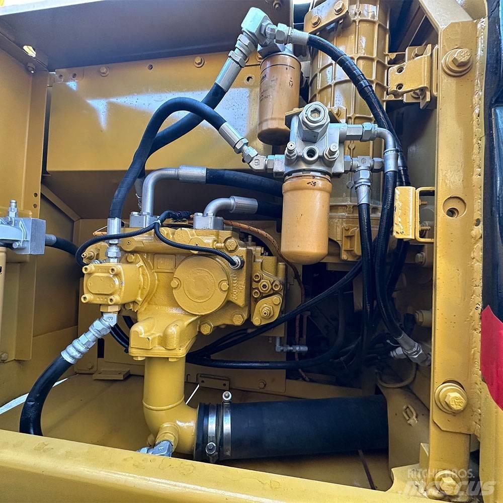 CAT 323 D Pásová rýpadla