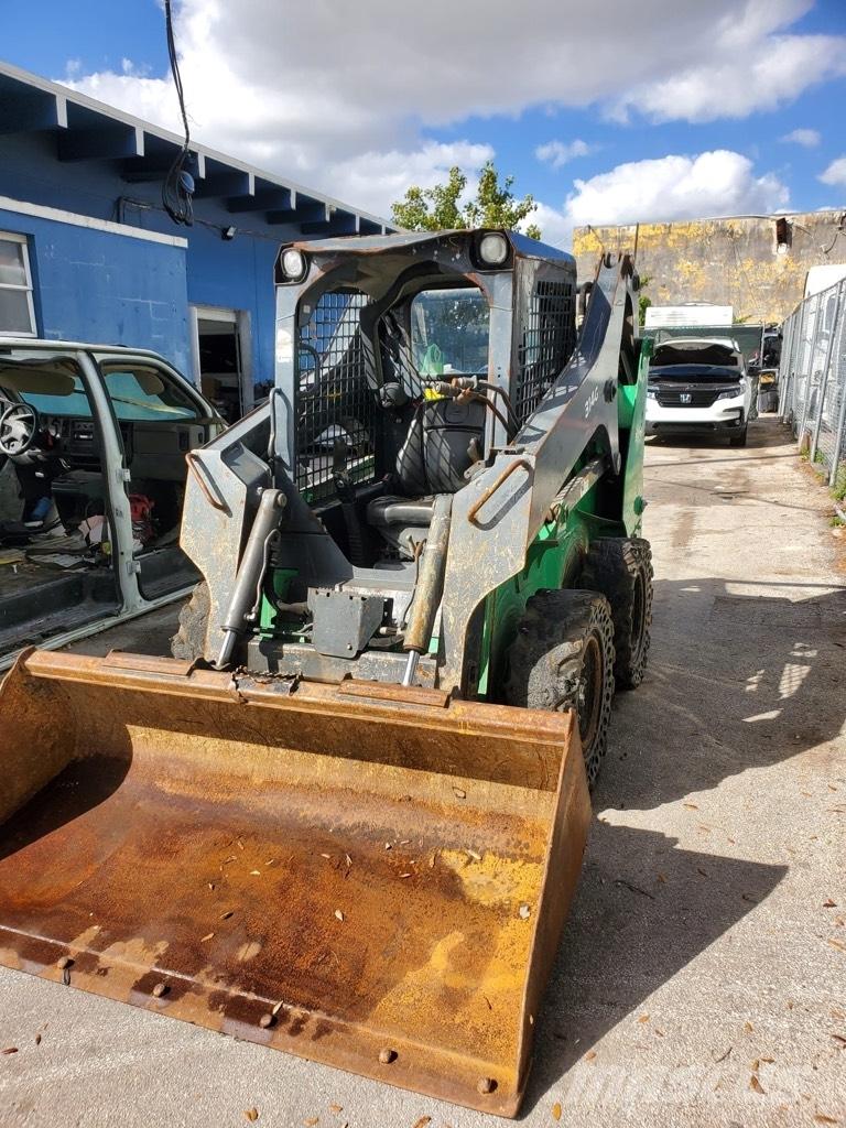 John Deere 314G Smykem řízené nakladače