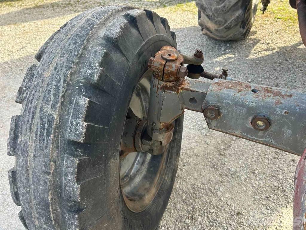 Massey Ferguson 165 Traktory