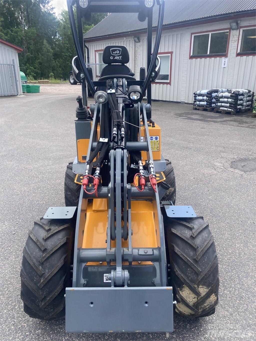 GiANT G1100 Víceúčelové nakladače