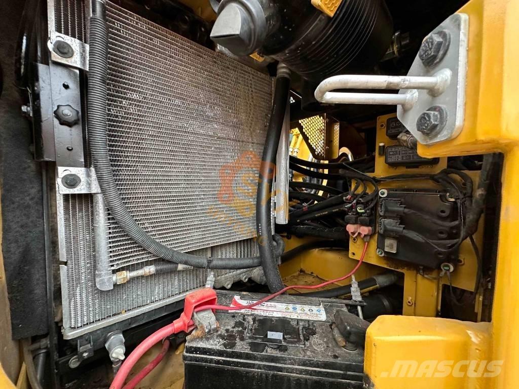 CAT 310 Pásová rýpadla