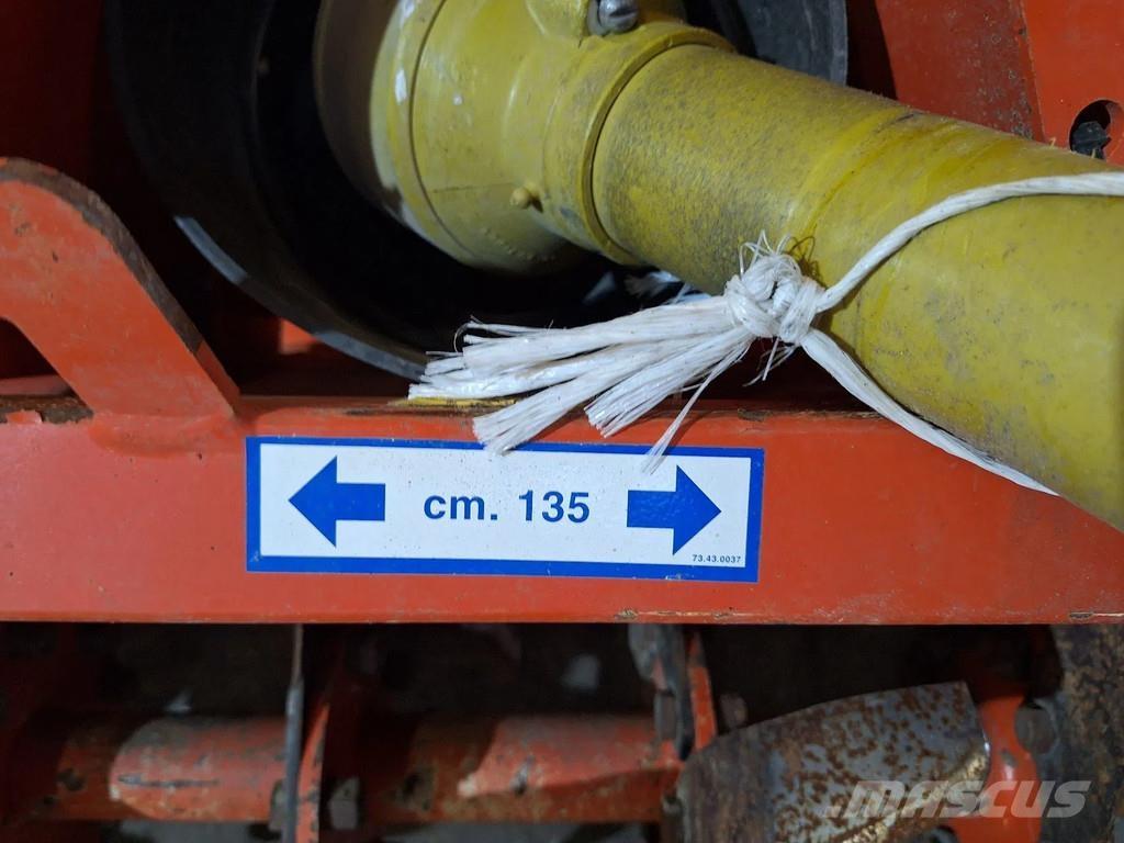 Kubota B2150 Manipulace s materiálem – ostatní