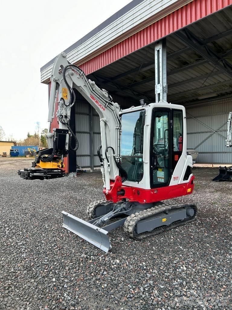 Takeuchi TB225 Mini rýpadla < 7t