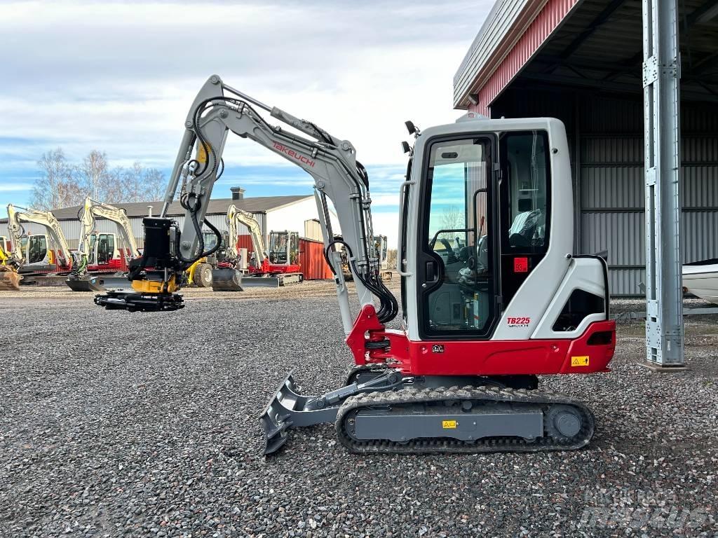 Takeuchi TB225 Mini rýpadla < 7t