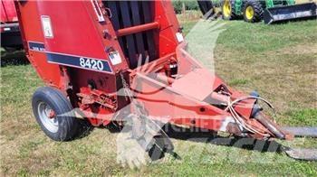 Case IH 8420 Lis na válcové balíky
