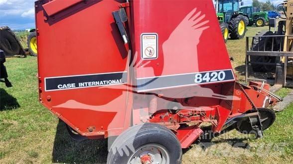 Case IH 8420 Lis na válcové balíky