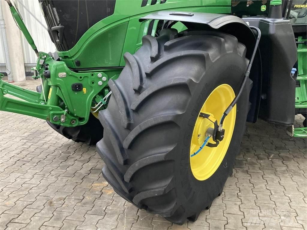 John Deere 6175R Traktory