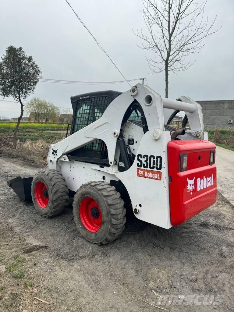 Bobcat S 300 Smykem řízené nakladače