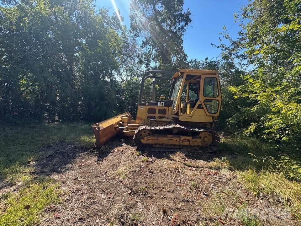 CAT D4C Pásové dozery