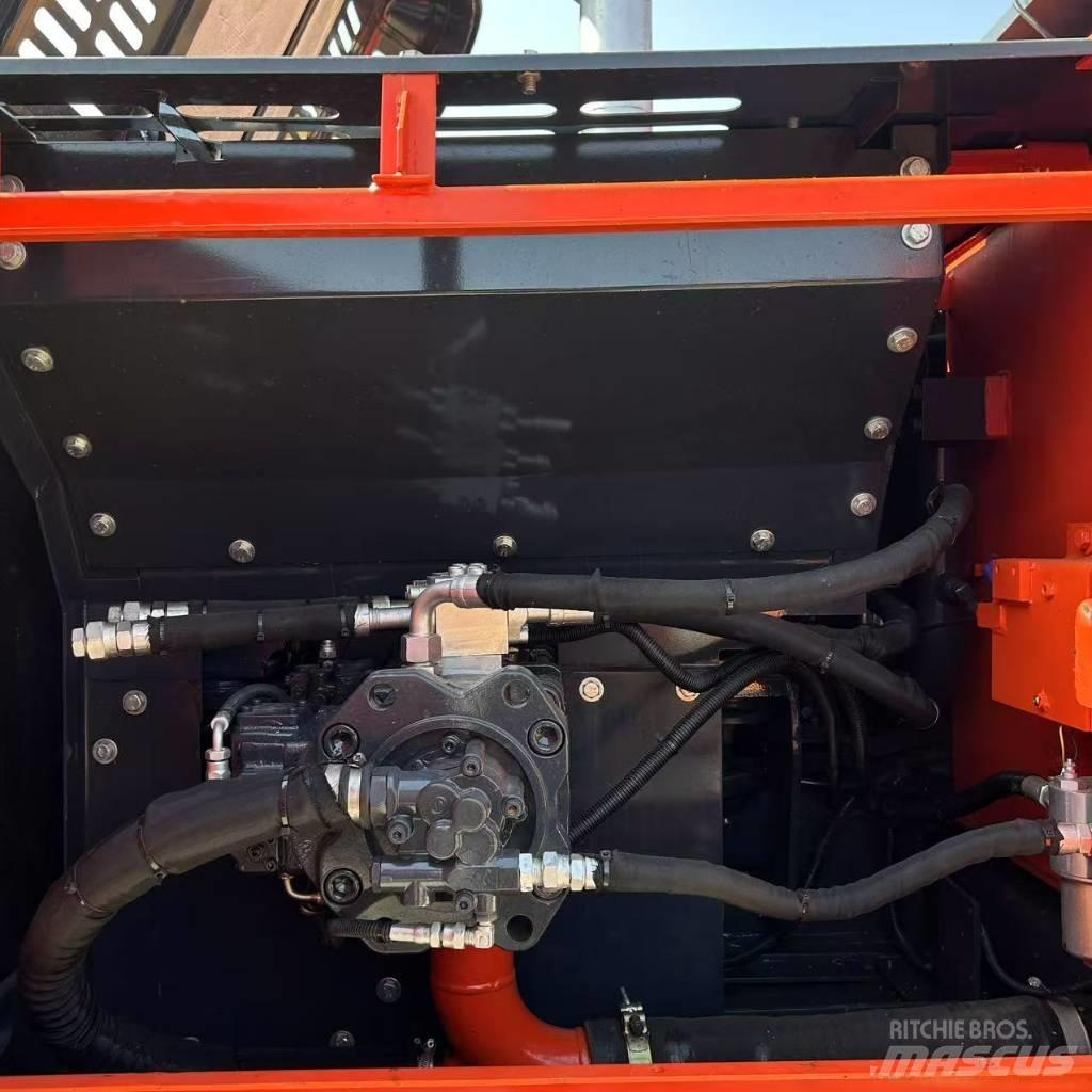 Doosan 225LC-9c Pásová rýpadla