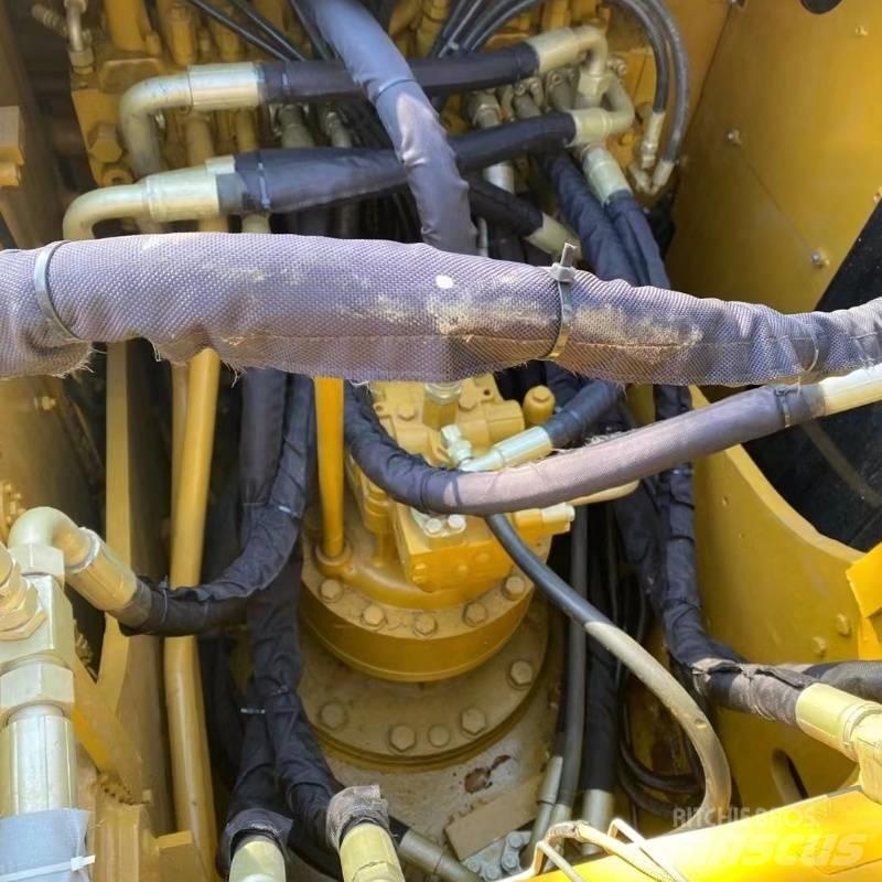 CAT 320 Pásová rýpadla