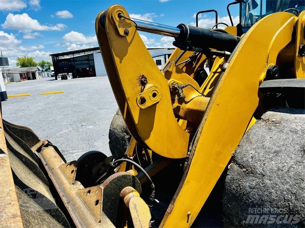 CAT 938 M Kolové nakladače