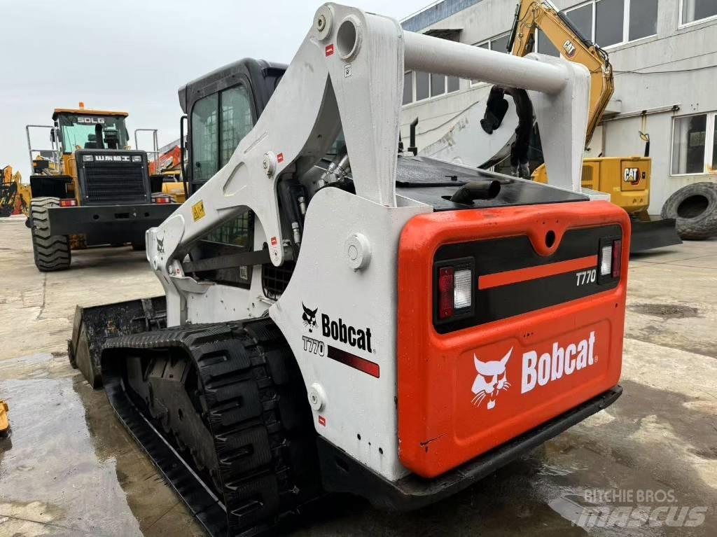 Bobcat T770 Smykem řízené nakladače