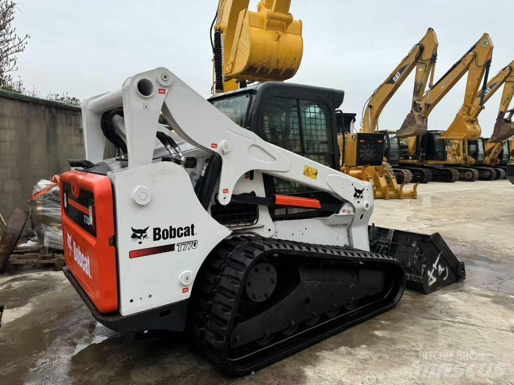 Bobcat T770 Smykem řízené nakladače
