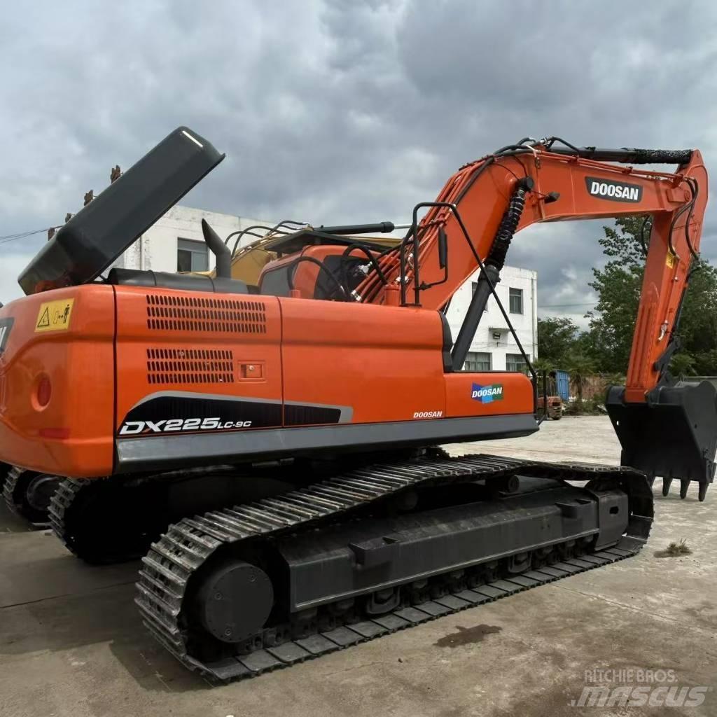 Doosan 225LC-9 Pásová rýpadla