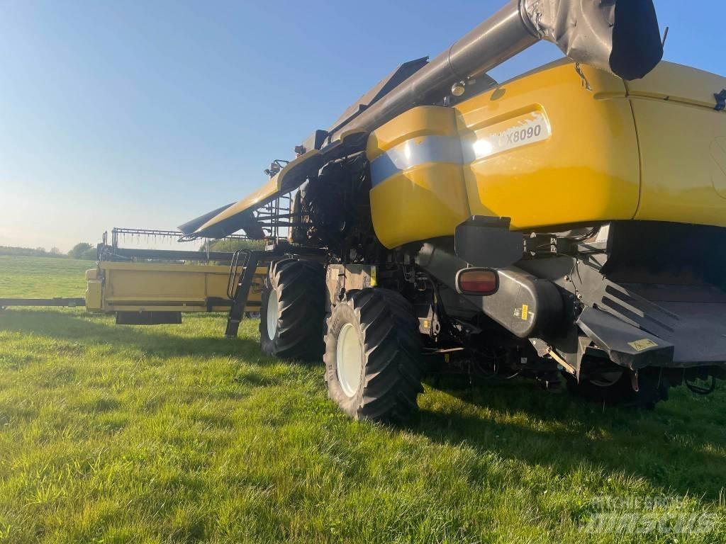 New Holland CX 8090 Sklízecí mlátičky