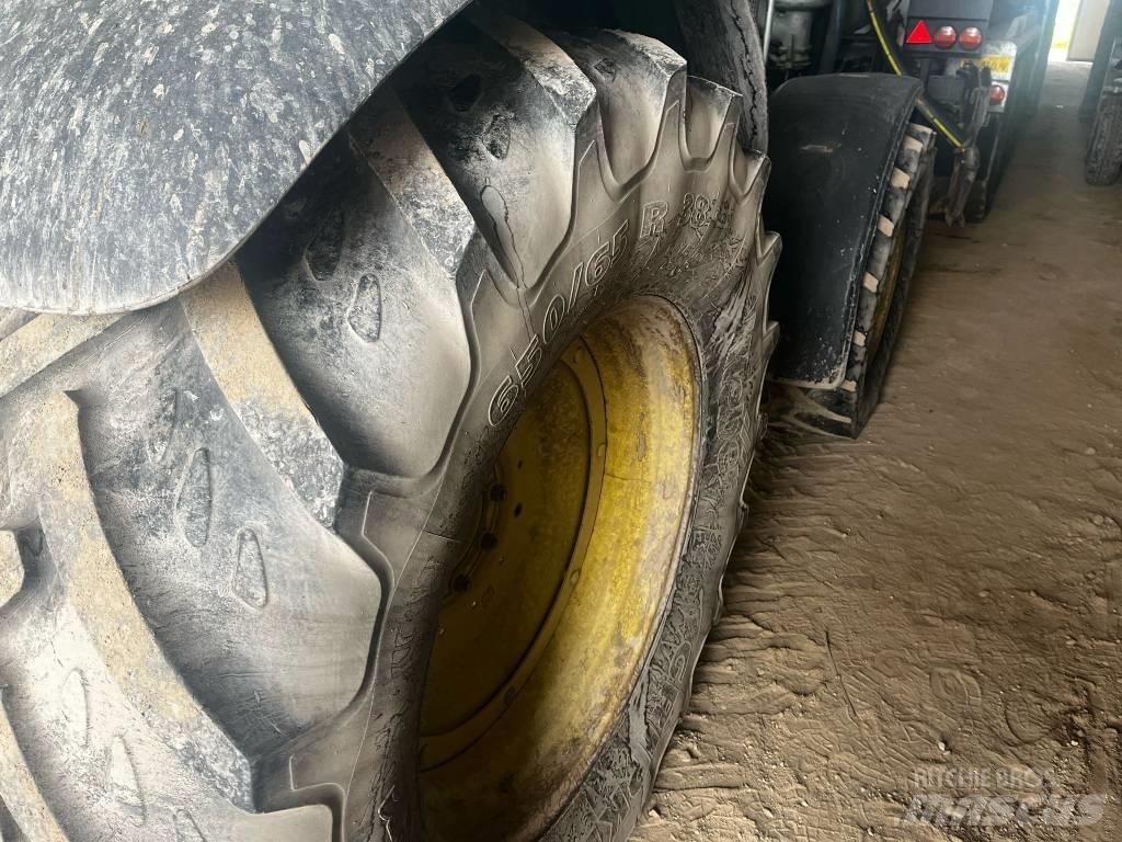 John Deere 6820 Traktory