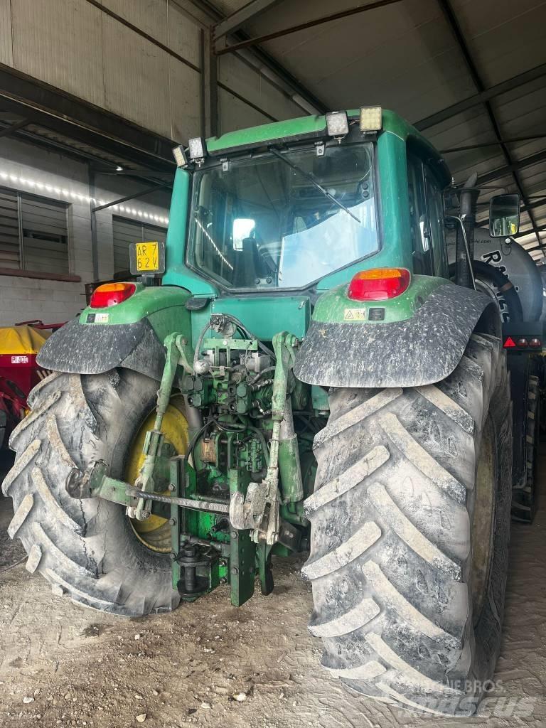 John Deere 6820 Traktory