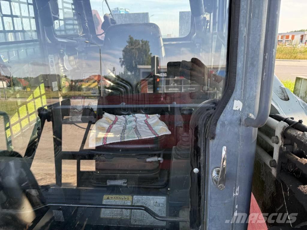 Takeuchi TL 250 Pásové nakladače