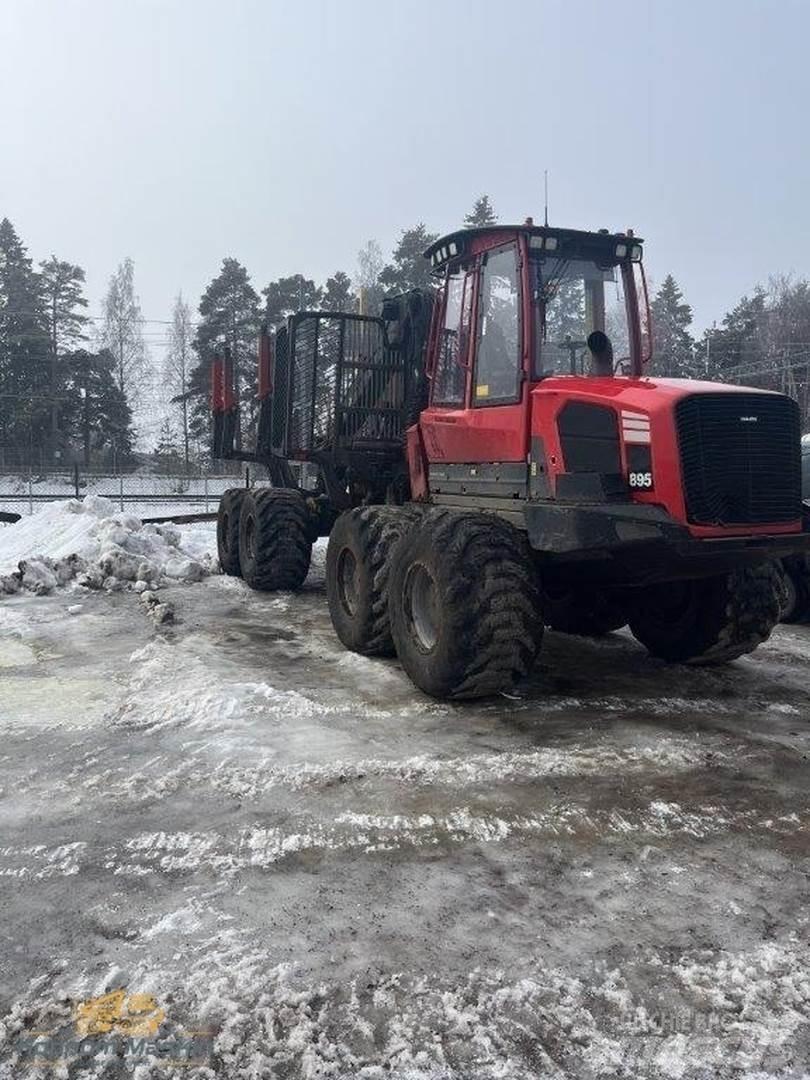 Komatsu 895 Vyvážecí traktory