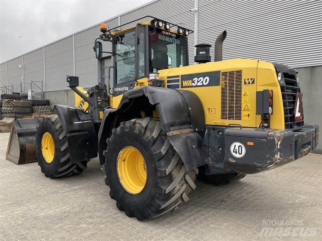 Komatsu WA320-7 Kolové nakladače