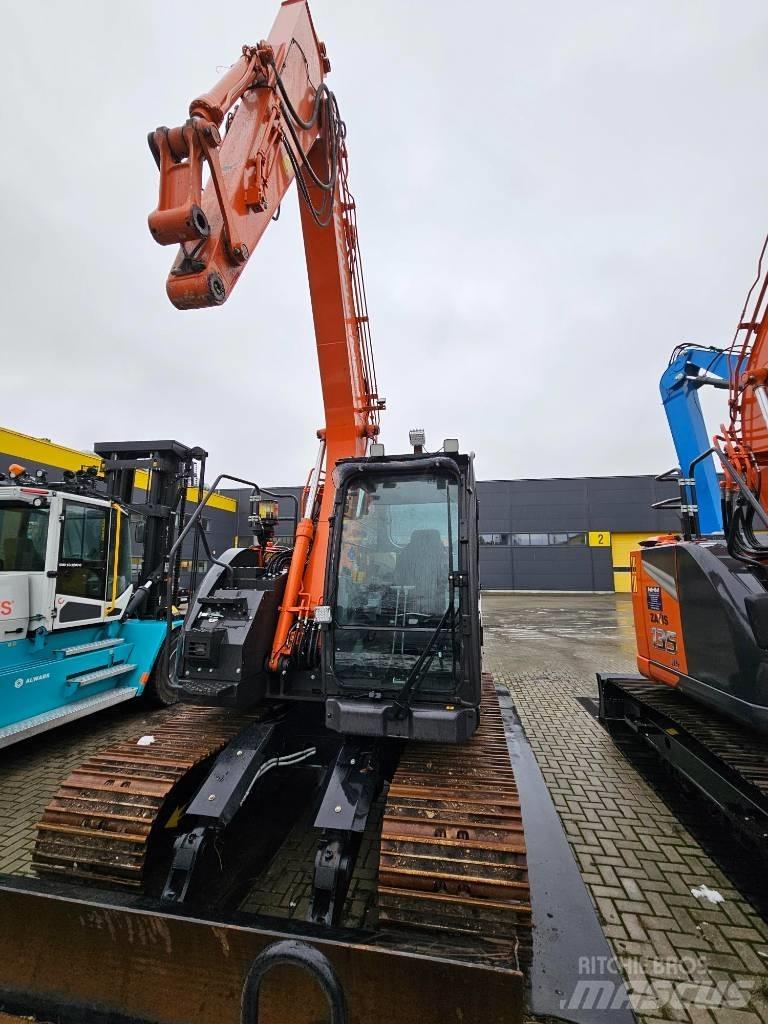 Hitachi ZX 135 US-7 Pásová rýpadla