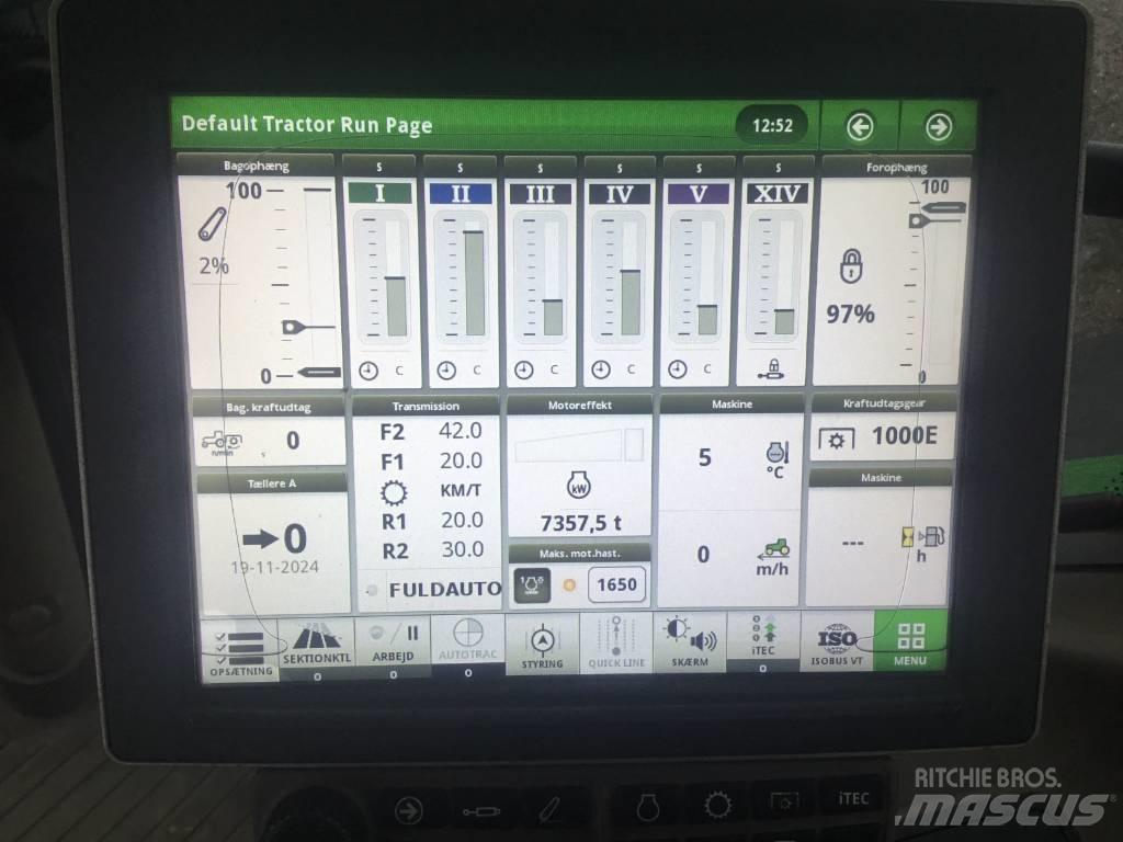 John Deere 6215 R Traktory