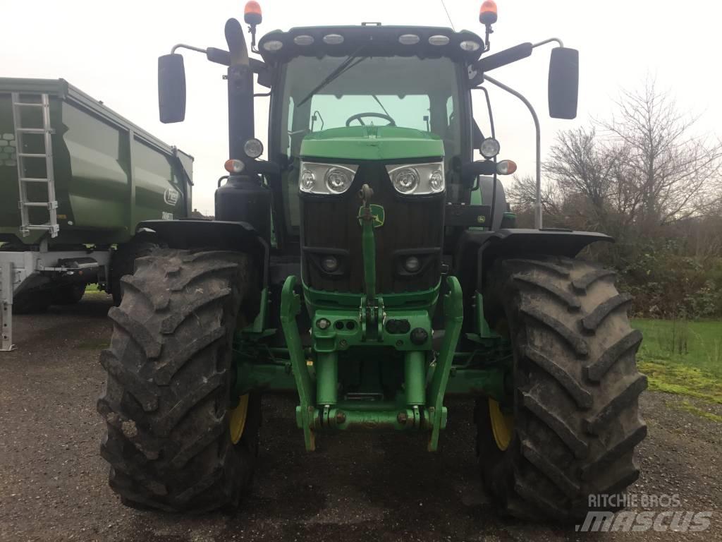 John Deere 6215 R Traktory